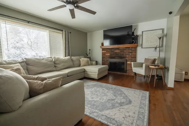 $424,900 | 1424 Hickory Way, Racine, WI 53405