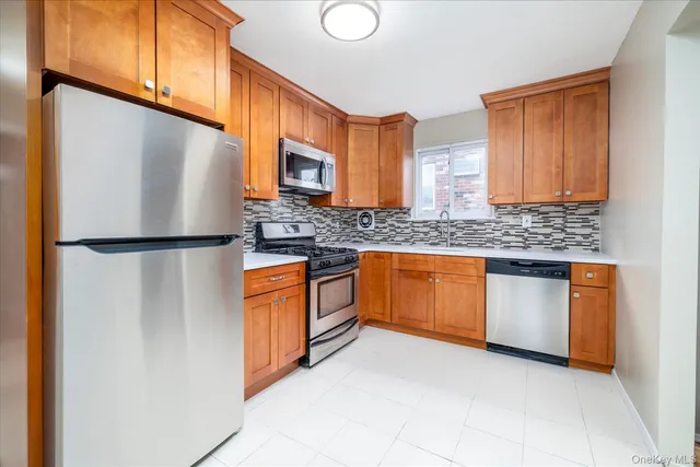 $3,100 | 148-27 230th Place | Brookville