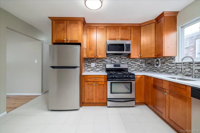 $3,100 | 148-27 230th Place | Brookville