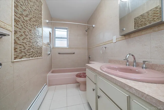 $3,100 | 148-27 230th Place | Brookville