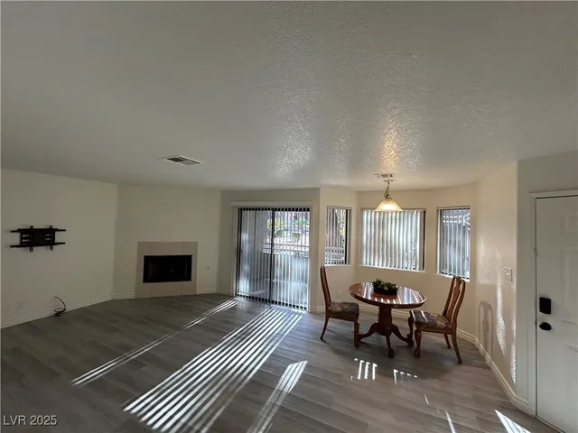 $1,600 | 5044 South Rainbow Boulevard, Unit 106, Las Vegas, NV 89118
