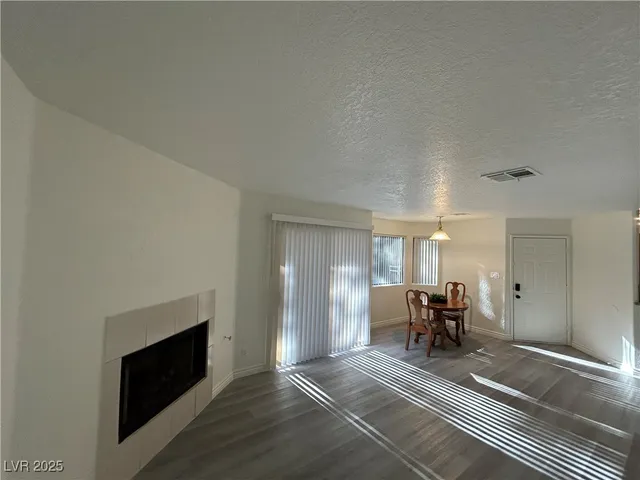 $1,600 | 5044 South Rainbow Boulevard, Unit 106, Las Vegas, NV 89118