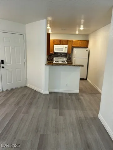 $1,600 | 5044 South Rainbow Boulevard, Unit 106, Las Vegas, NV 89118