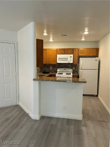 $1,600 | 5044 South Rainbow Boulevard, Unit 106, Las Vegas, NV 89118