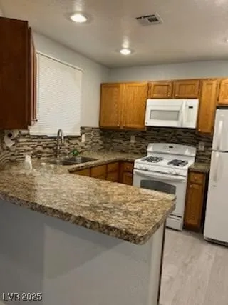 $1,600 | 5044 South Rainbow Boulevard, Unit 106, Las Vegas, NV 89118