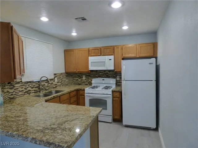 $1,600 | 5044 South Rainbow Boulevard, Unit 106, Las Vegas, NV 89118