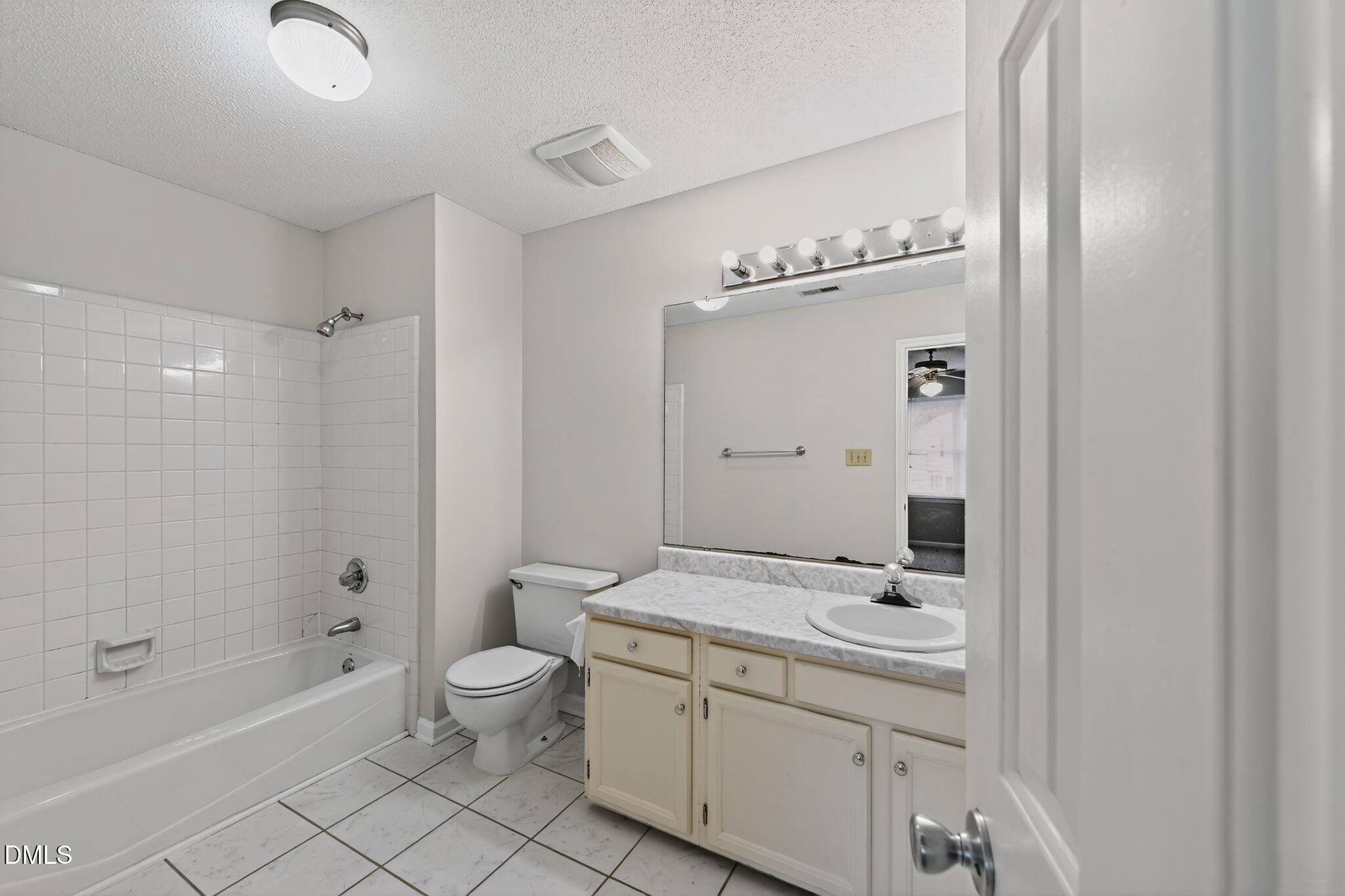 4131 Kaplan Drive Raleigh, NC 27606 - Photo 19 of 34 29_4131_Kaplan_Dr_Raleigh_NC_27606-Bathr