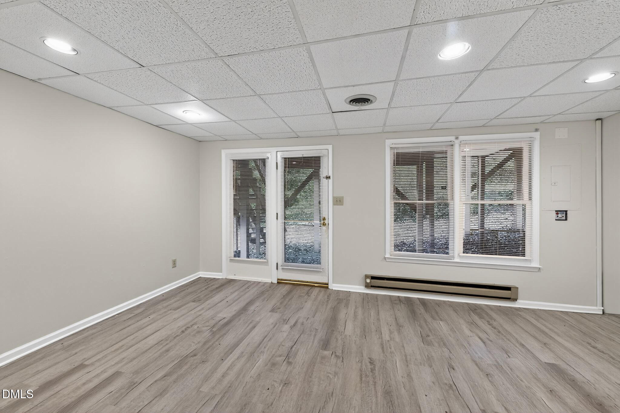 4131 Kaplan Drive Raleigh, NC 27606 - Photo 24 of 34 12_4131_Kaplan_Dr_Raleigh_NC_27606-Livin