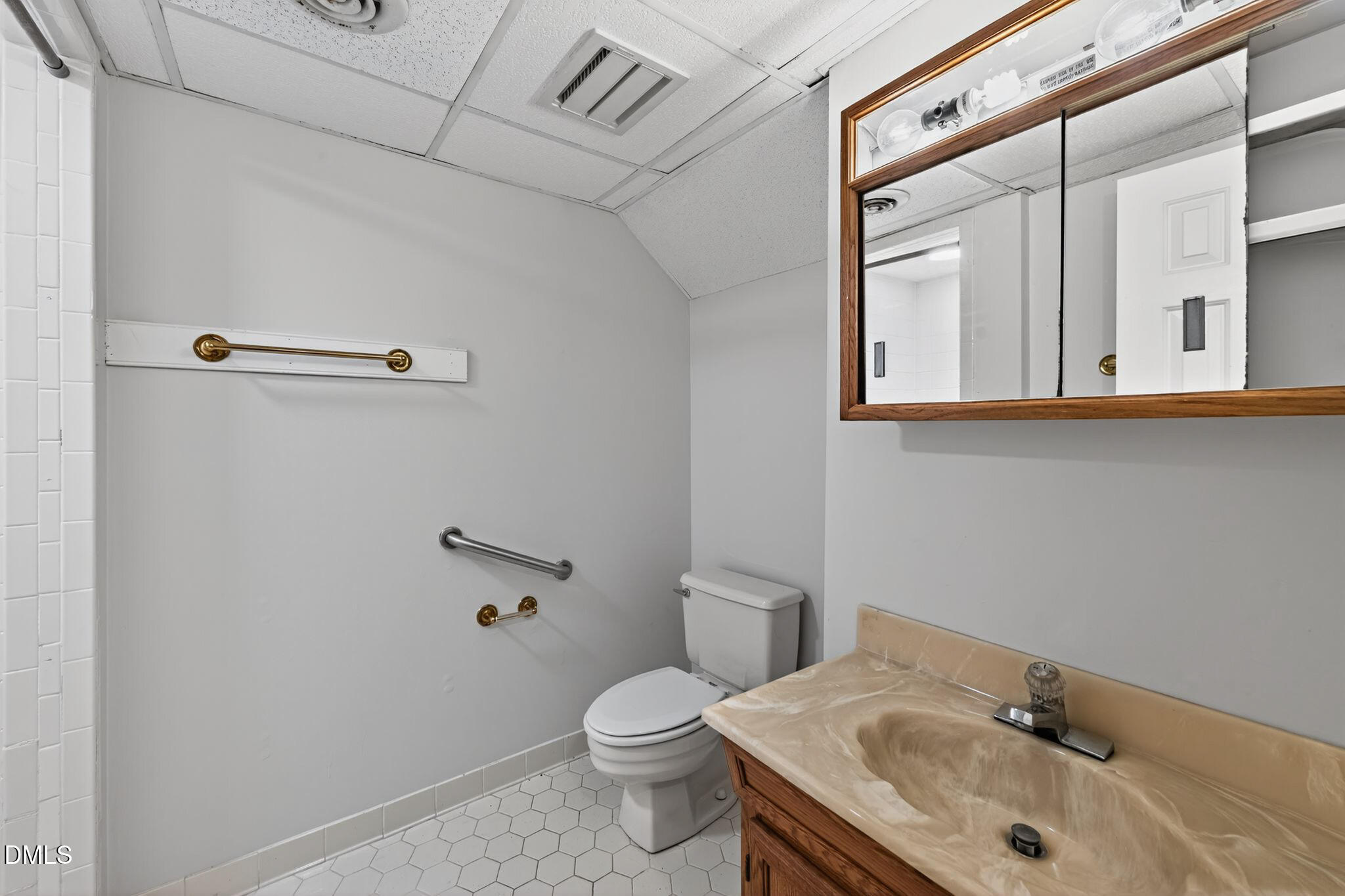 4131 Kaplan Drive Raleigh, NC 27606 - Photo 26 of 34 26_4131_Kaplan_Dr_Raleigh_NC_27606-Bathr