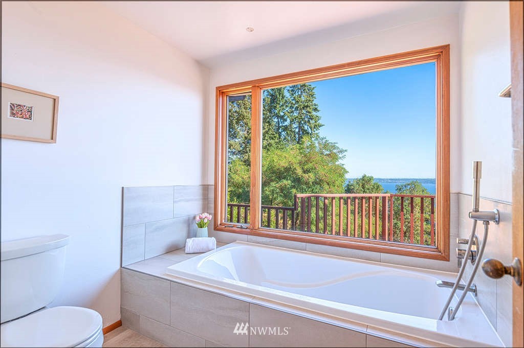 19038 Ridge Road Southwest Vashon, WA 98070 - Photo 17 of 38 a bathroom with a sink a toilet and a bathtub