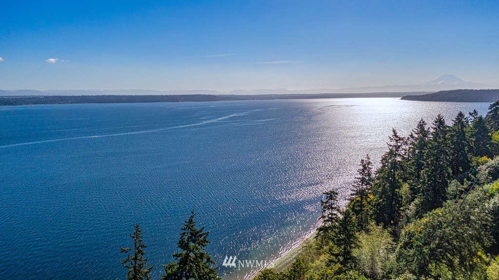 19038 Ridge Road Southwest Vashon, WA 98070 - Photo 3 of 38 a view of an ocean
