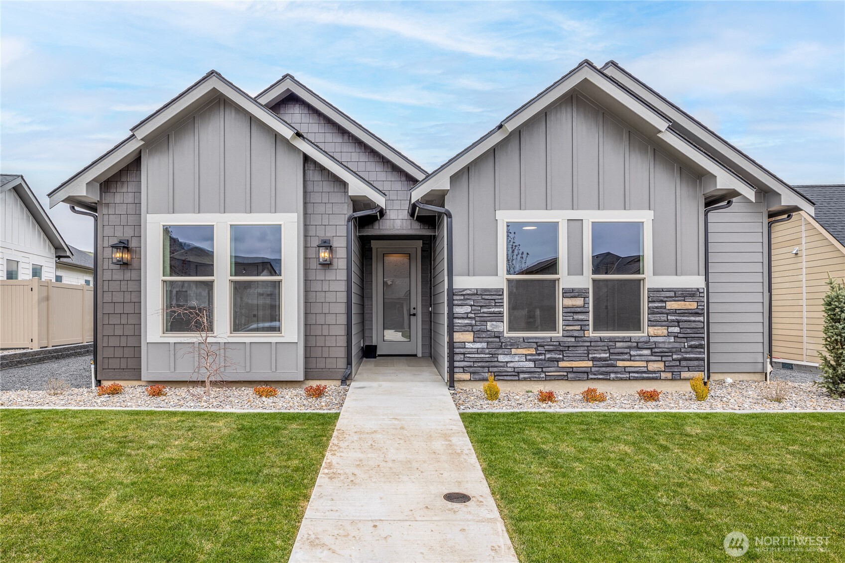 914 Racine Spgs Drive Wenatchee, WA 98801 - Photo 1 of 18 a front view of a house with swimming pool
