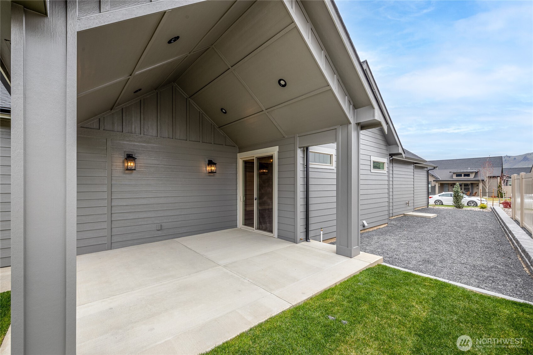 914 Racine Spgs Drive Wenatchee, WA 98801 - Photo 15 of 18 a view of a back yard of the house