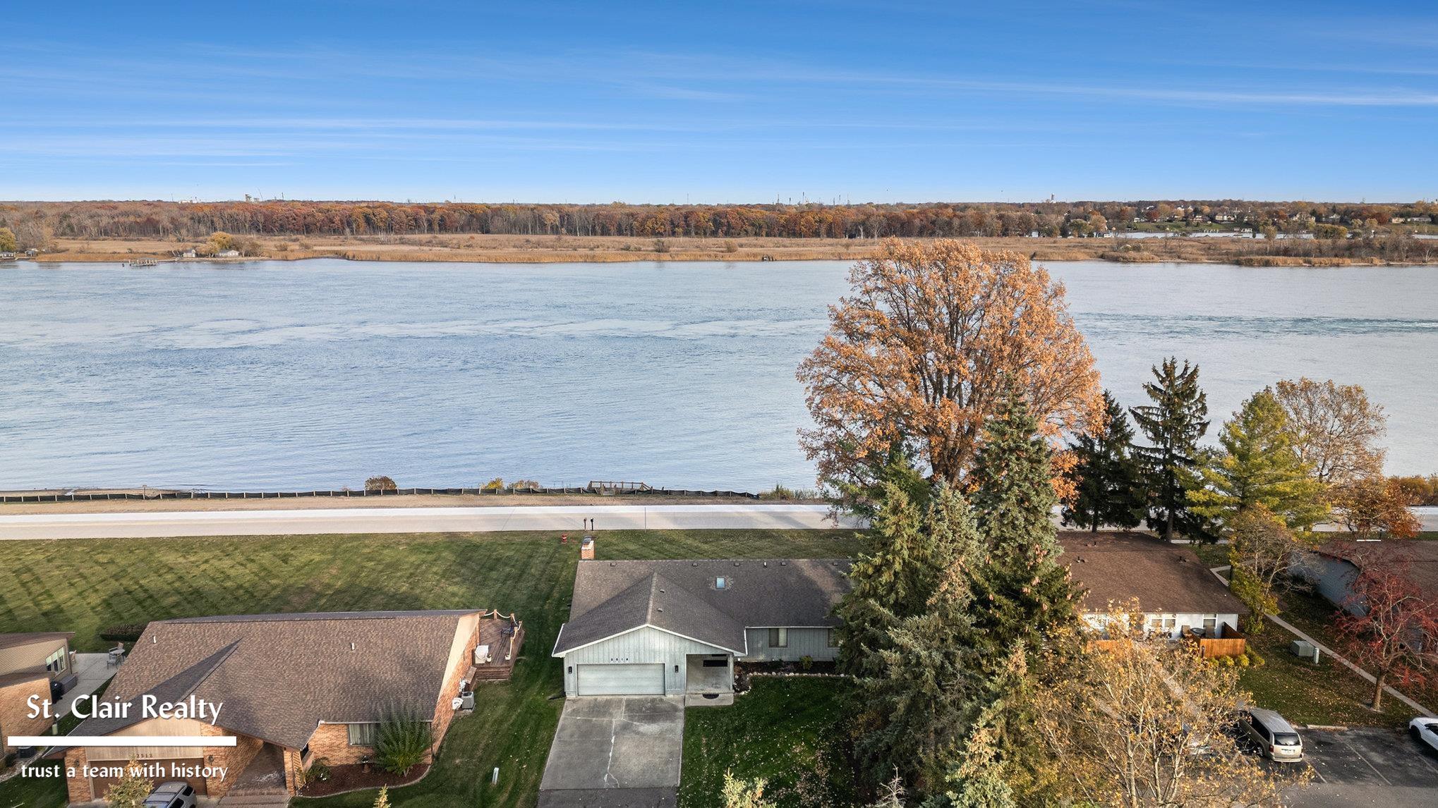 2516 River Road Marysville, MI 48040 - Photo 9 of 34