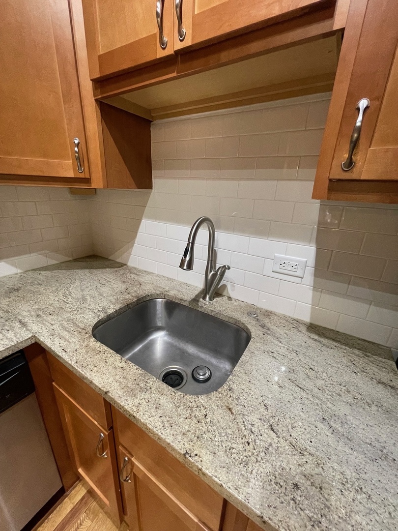 908 North Damen Avenue, Unit 3F Chicago, IL 60622 - Photo 7 of 11