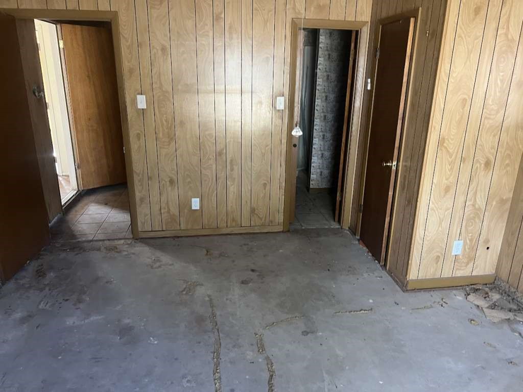 5996 Yucca Trail Beeville, TX 78102 - Photo 12 of 20 an empty room with windows