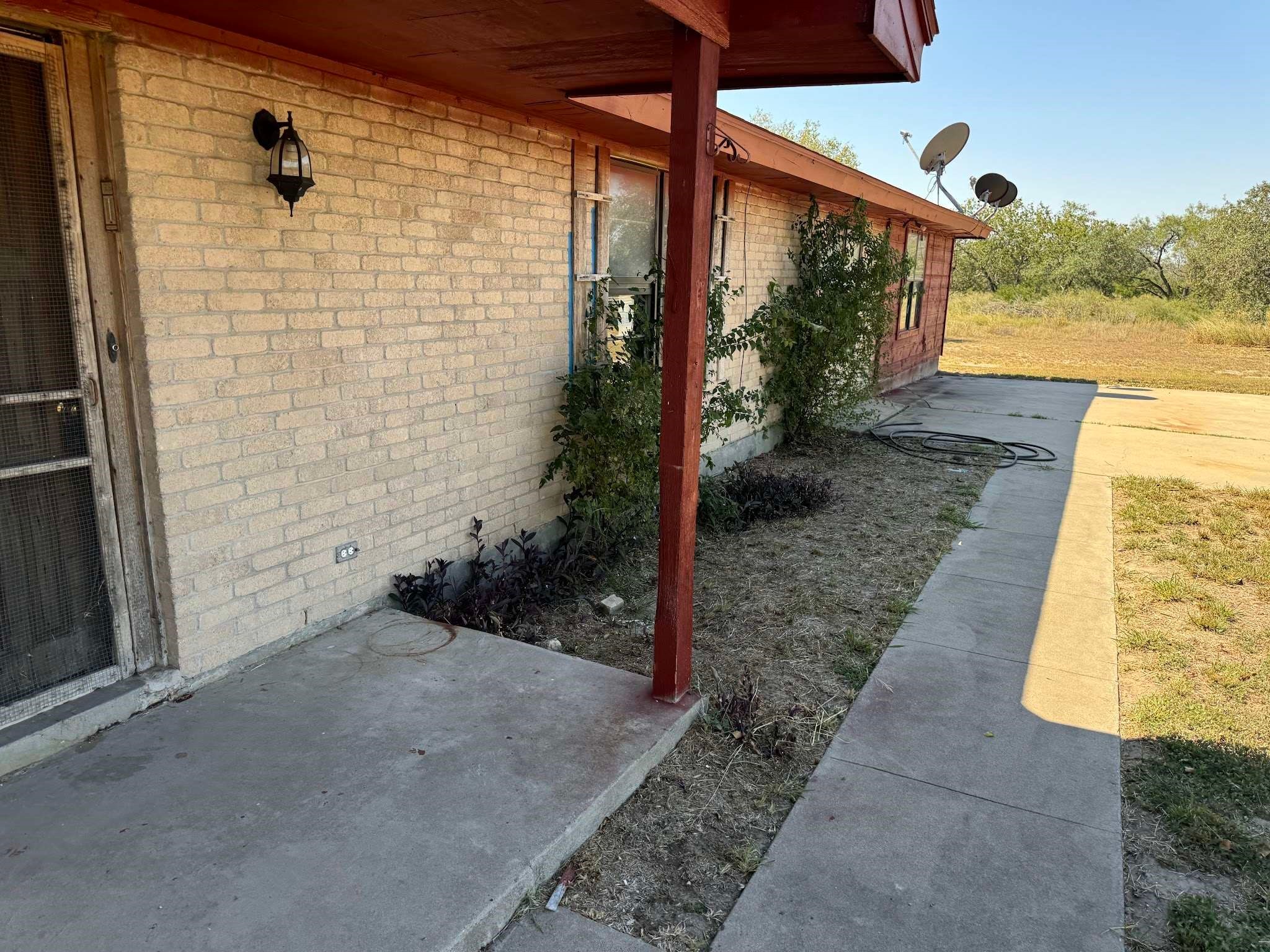 5996 Yucca Trail Beeville, TX 78102 - Photo 4 of 20 a view of a pathway
