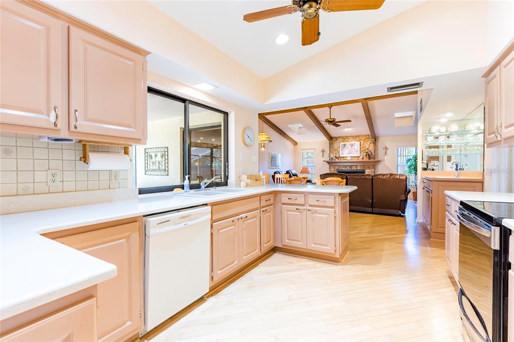 1589 Ridge Top Way Clearwater, FL 33765 - Photo 15 of 40