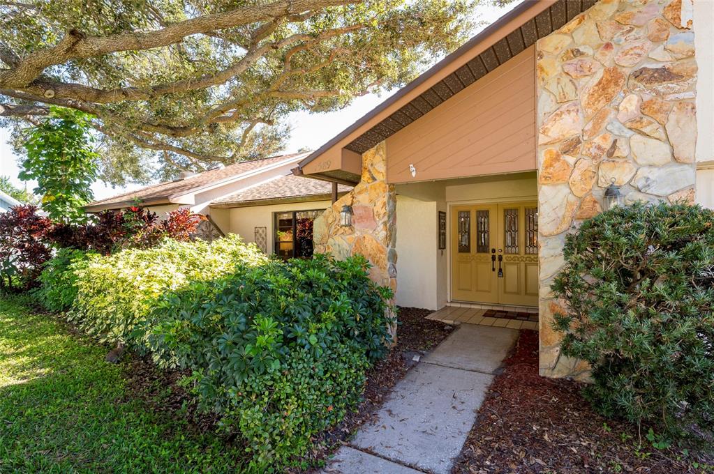 1589 Ridge Top Way Clearwater, FL 33765 - Photo 3 of 40