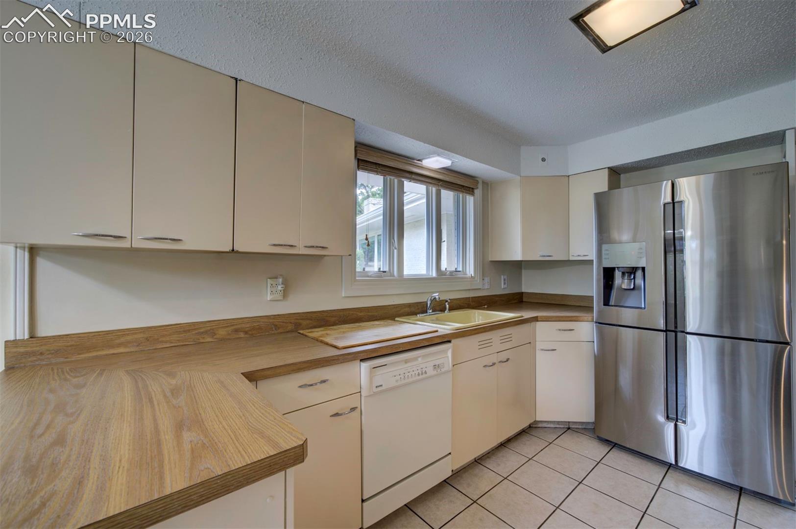 130 Cresta Road Colorado Springs, CO 80906 - Photo 12 of 39 Gallery Image 12
