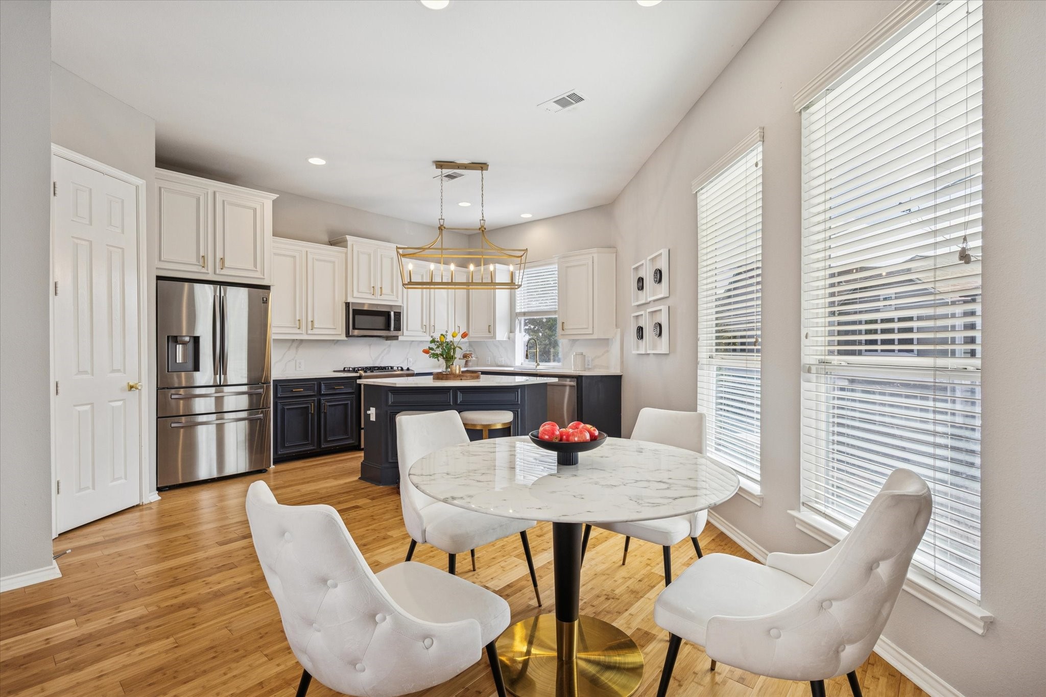 2607 Link Road Houston, TX 77009 - Photo 11 of 21 Plenty of entertaining space in this large, open area