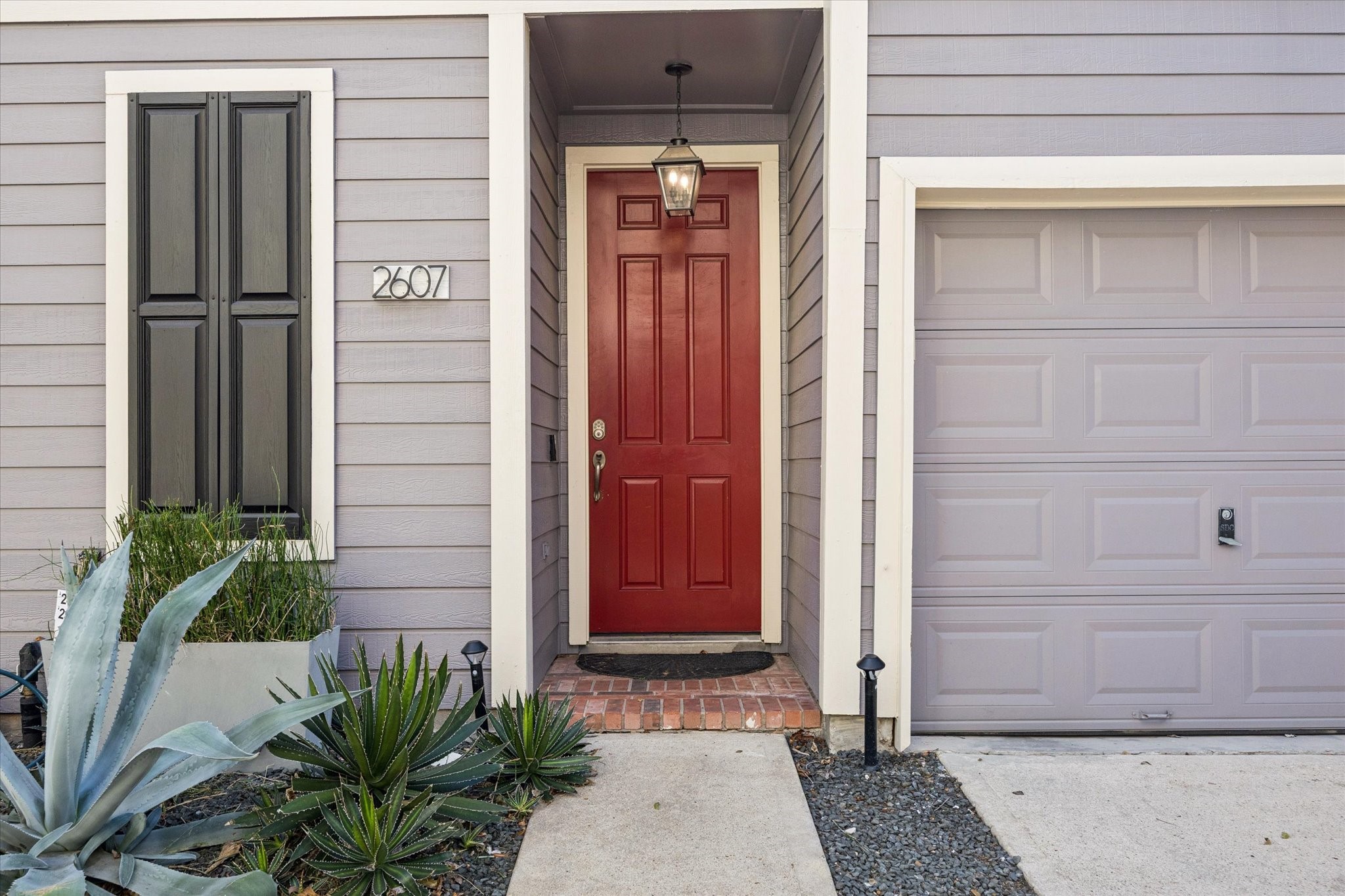 2607 Link Road Houston, TX 77009 - Photo 3 of 21 Covered Entry with curb appeal