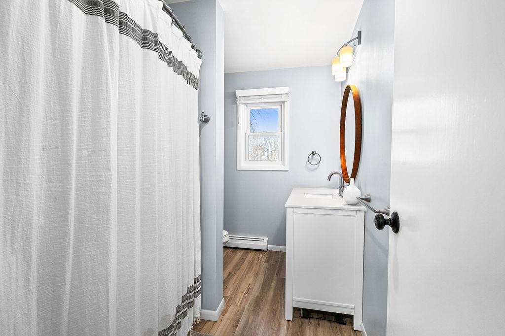 5113 Eagle Lake Road Duluth, MN 55803 - Photo 21 of 44 upstairs bathroom