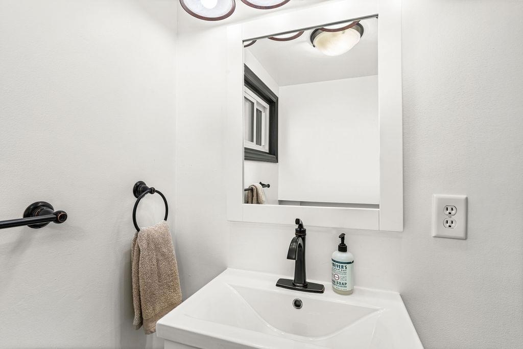 5113 Eagle Lake Road Duluth, MN 55803 - Photo 6 of 44 main level 3/4 bath