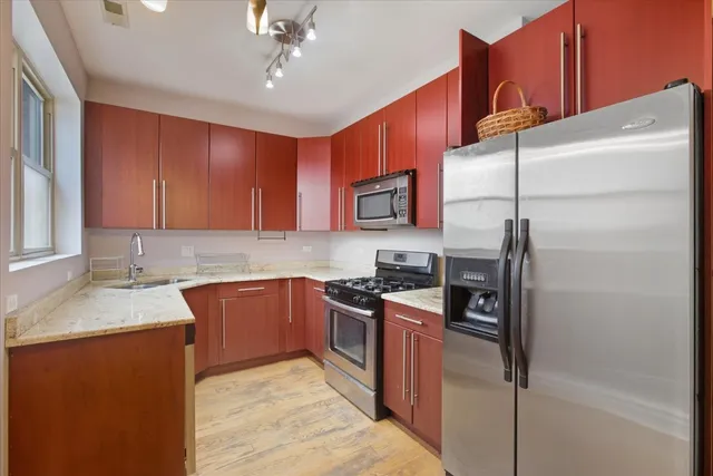 $1,900 | 1951 North Monticello Avenue, Unit 2, Chicago, IL 60647