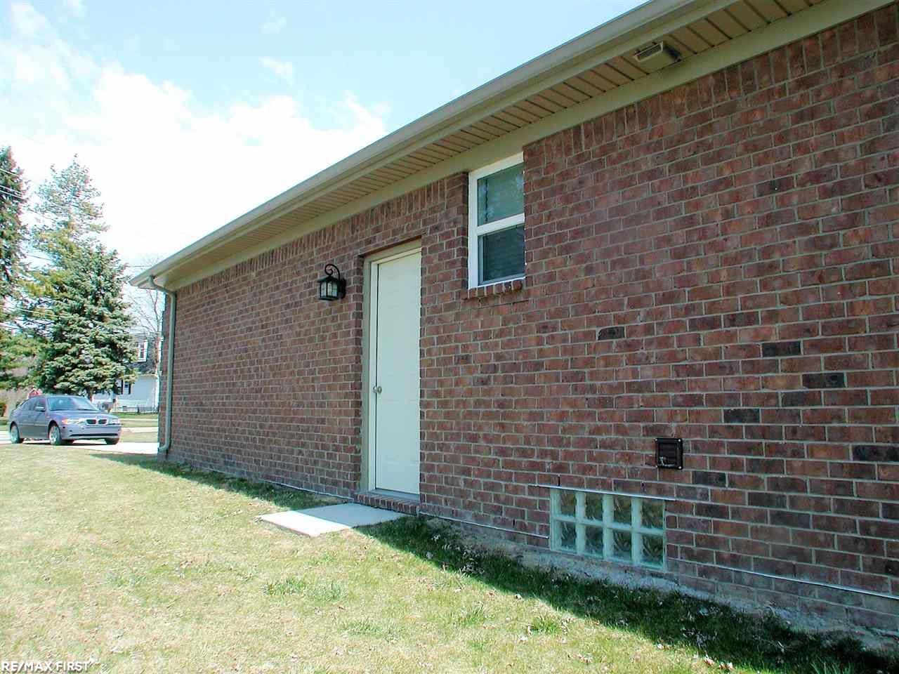 33600 Mulvey Road Fraser, MI 48026 - Photo 5 of 26