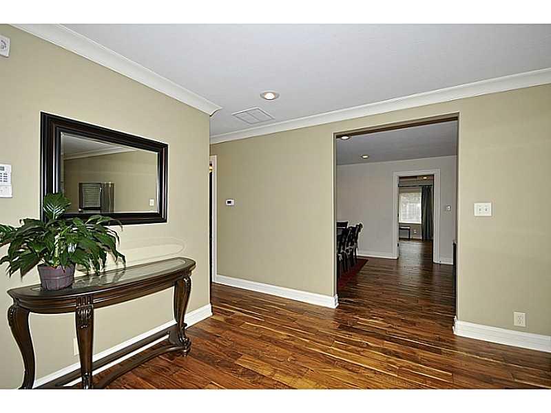 7025 Warwick Road Indianapolis, IN 46220 - Photo 3 of 24 Gallery Image 3
