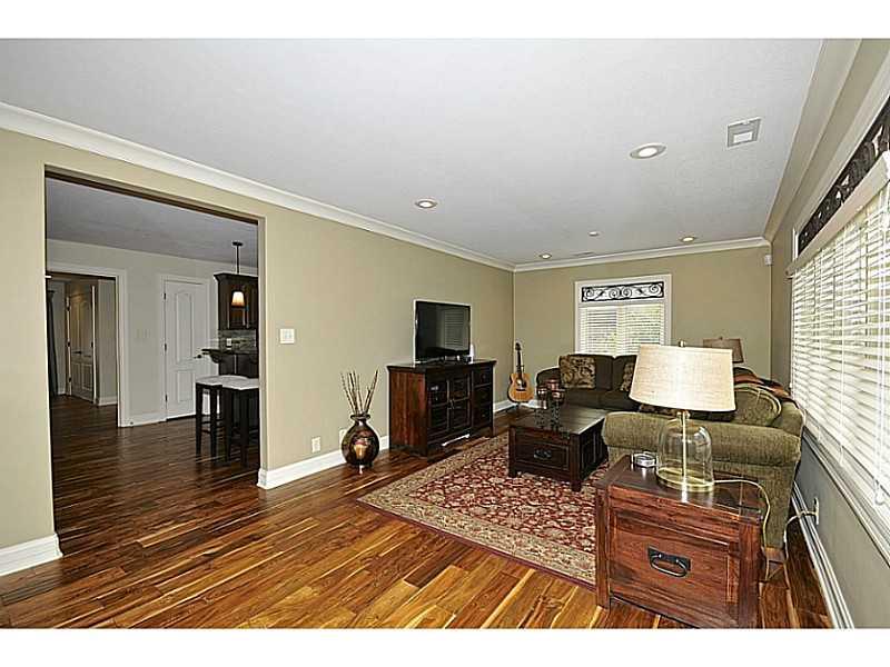 7025 Warwick Road Indianapolis, IN 46220 - Photo 5 of 24 Gallery Image 5