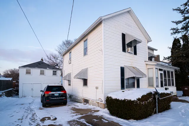 a car parked in front of white house
