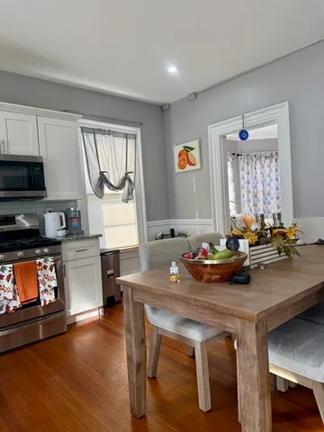 $1,800 | 209 Cottage Street, Unit 1, Pawtucket, RI 02860