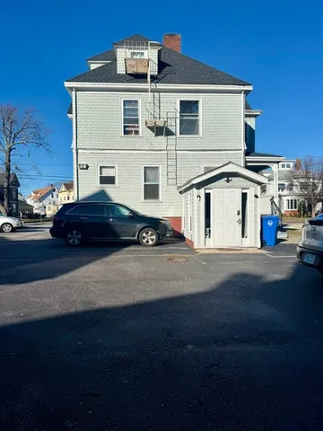 $1,900 | 209 Cottage Street, Unit 1, Pawtucket, RI 02860