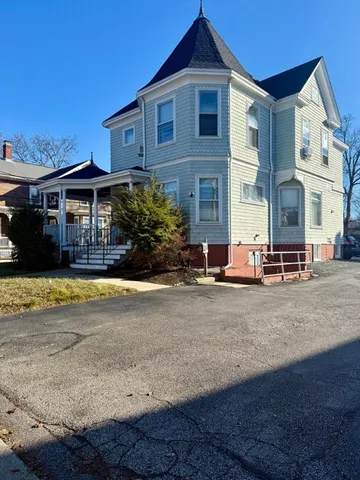 $1,900 | 209 Cottage Street, Unit 1, Pawtucket, RI 02860