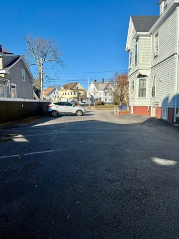 $1,900 | 209 Cottage Street, Unit 1, Pawtucket, RI 02860