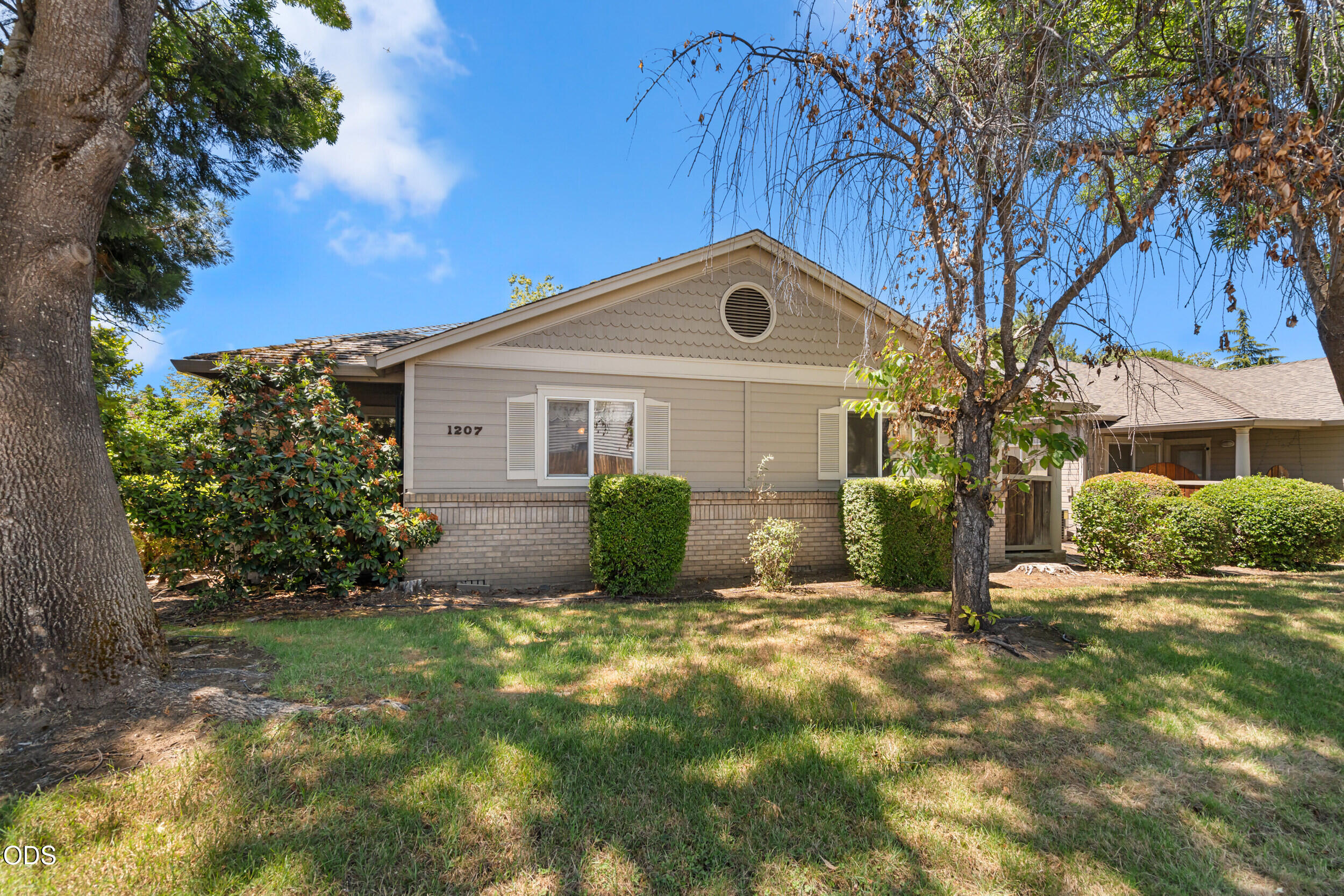 1207 Springbrook Road Medford, OR 97504 - Photo 2 of 25