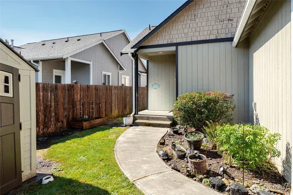 a view of a back yard of the house