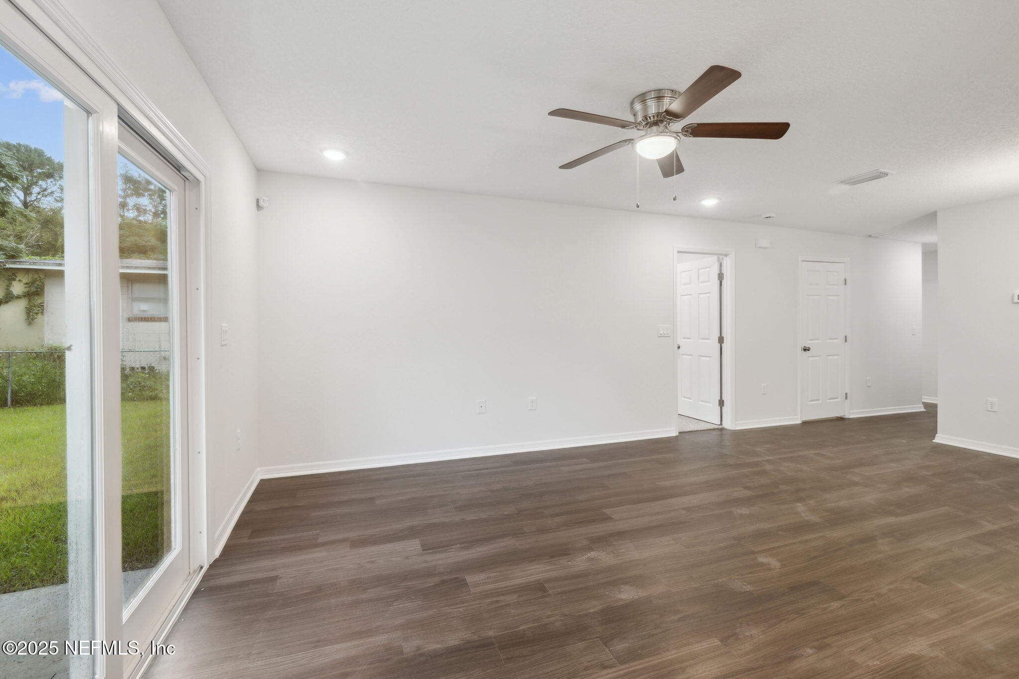 8552 Metto Road Jacksonville, FL 32244 - Photo 5 of 28 Living Area