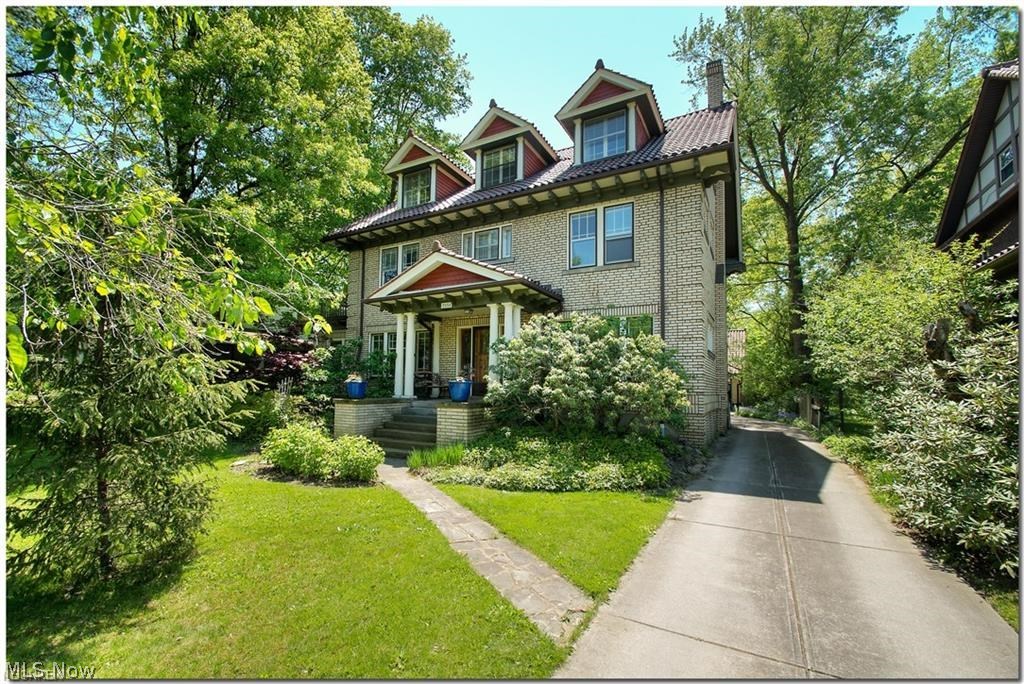 2854 Scarborough Road Cleveland, OH 44118 - Photo 3 of 35 Gallery Image 3