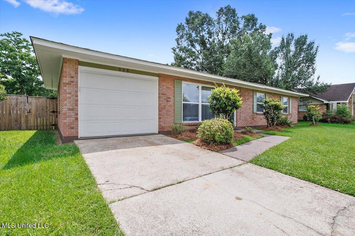 908 Hemlock Road Gulfport, MS 39503 - Photo 3 of 35 03-IMG_1072