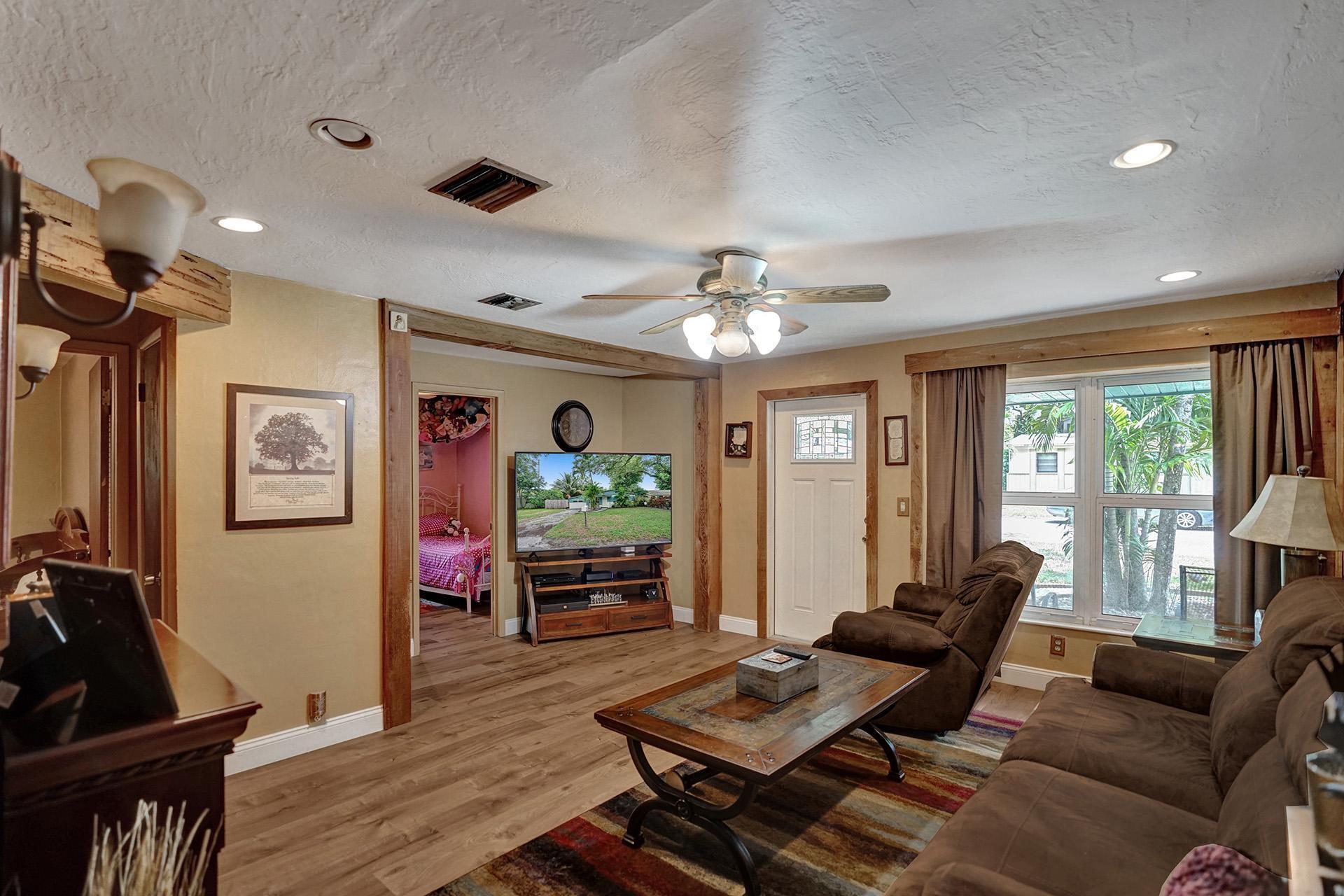 5737 Freedom Street Hollywood, FL 33021 - Photo 14 of 64 DSC04698