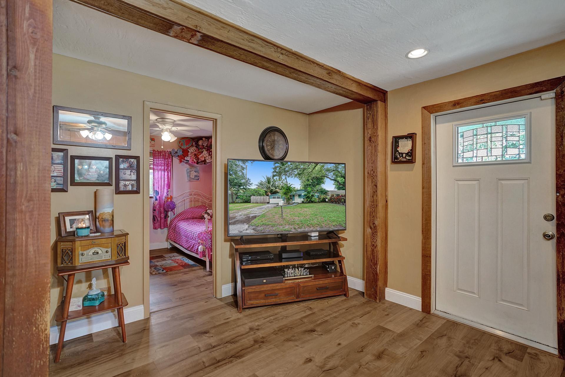 5737 Freedom Street Hollywood, FL 33021 - Photo 16 of 64 DSC04704