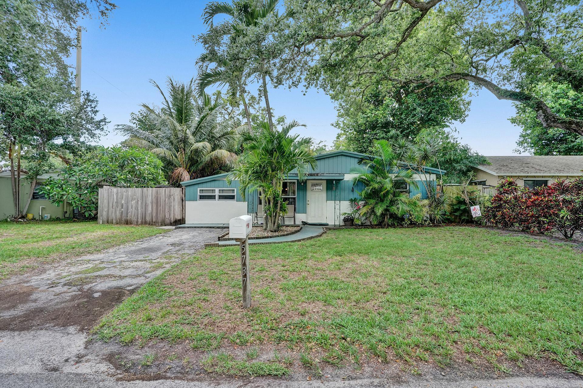 5737 Freedom Street Hollywood, FL 33021 - Photo 3 of 64 DSC04557