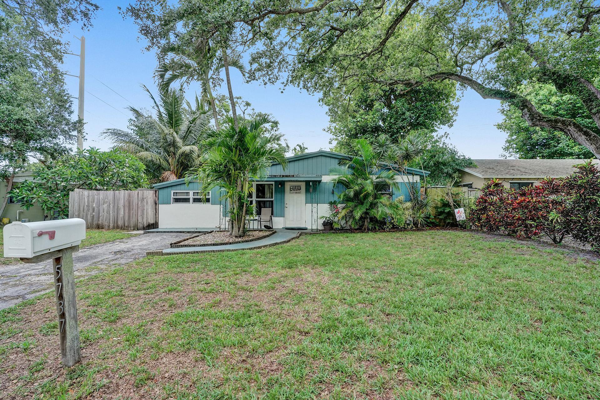 5737 Freedom Street Hollywood, FL 33021 - Photo 4 of 64 DSC04560