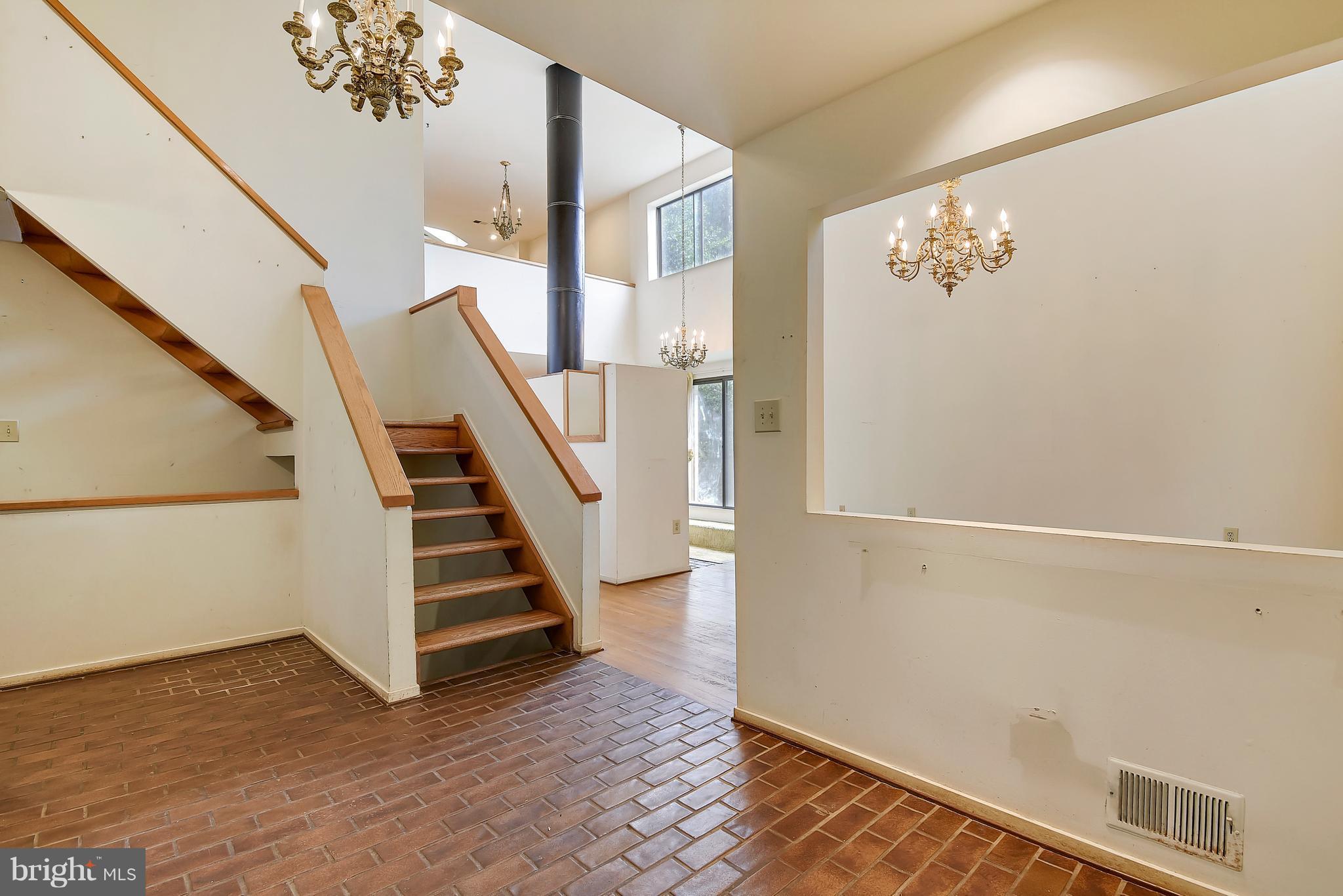 9322 Friars Road Bethesda, MD 20817 - Photo 2 of 30 Foyer