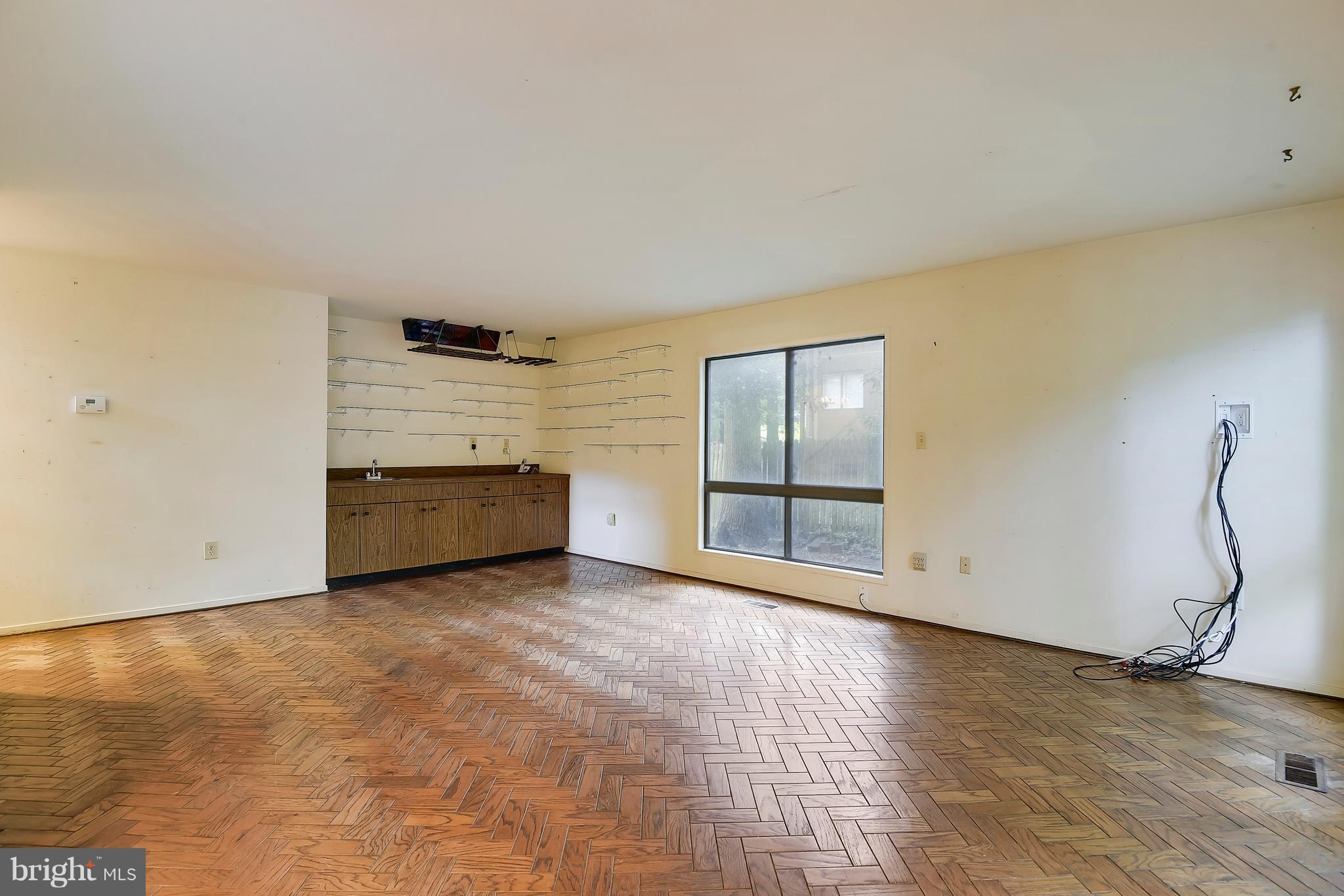 9322 Friars Road Bethesda, MD 20817 - Photo 12 of 30 Living Room