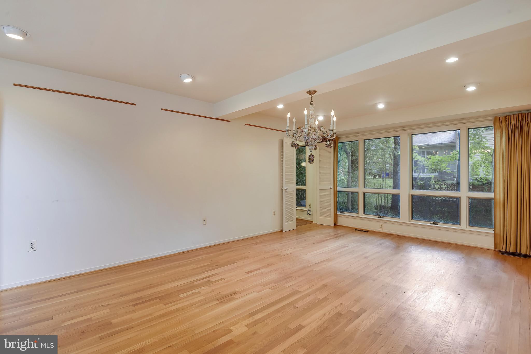 9322 Friars Road Bethesda, MD 20817 - Photo 18 of 30 Dining Room