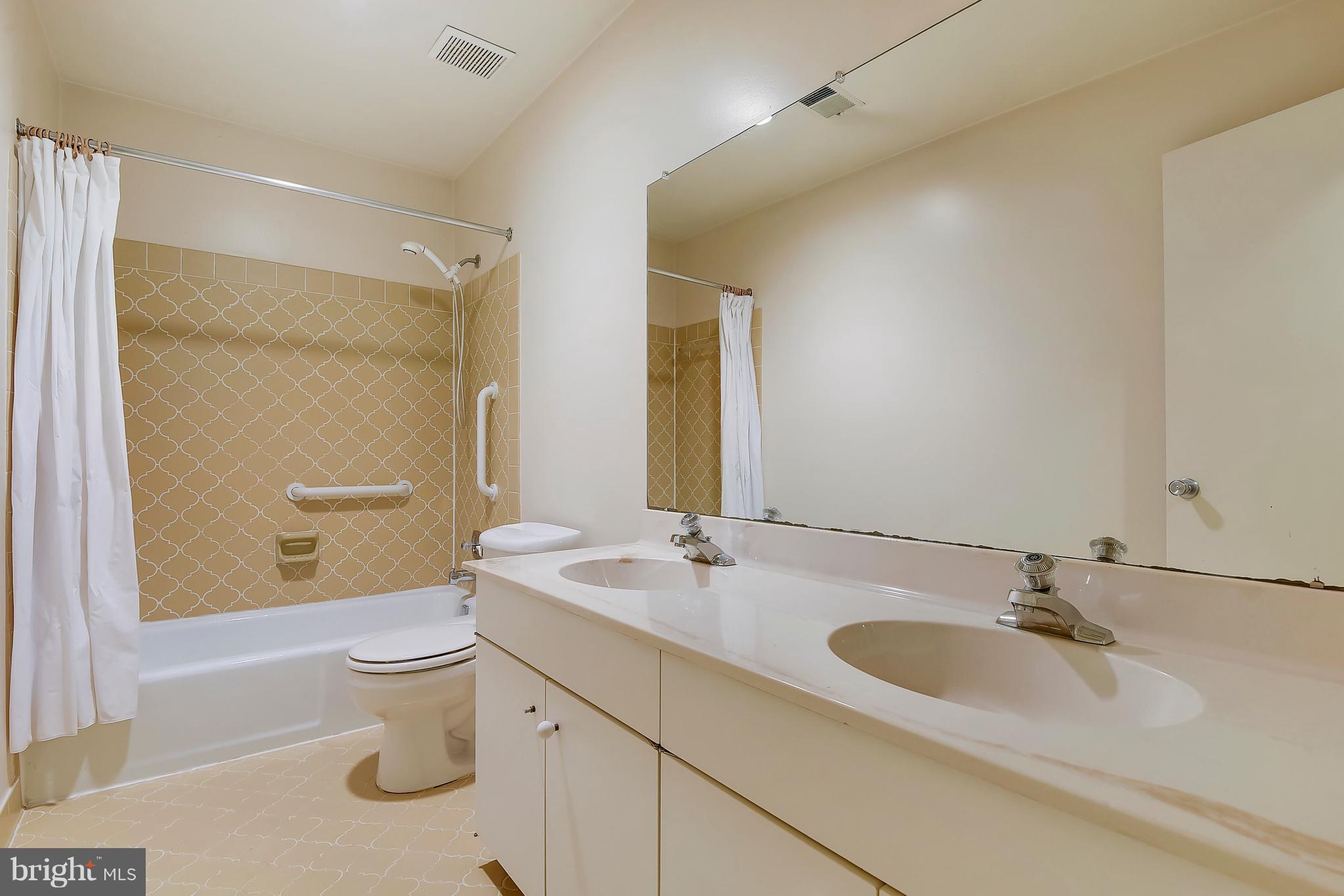 9322 Friars Road Bethesda, MD 20817 - Photo 20 of 30 Bath (Master)